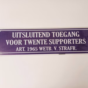 metalen bord 10 x 40 uitsluitend toegang voor twente supporters
