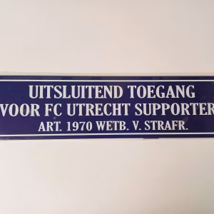 metalen bord 10 x 40 uitsluitend toegang fc utrecht supporters