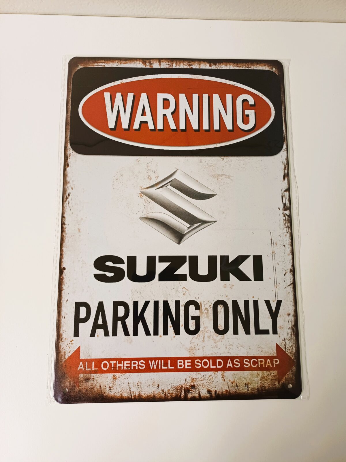 metalen bord suzuki parking only