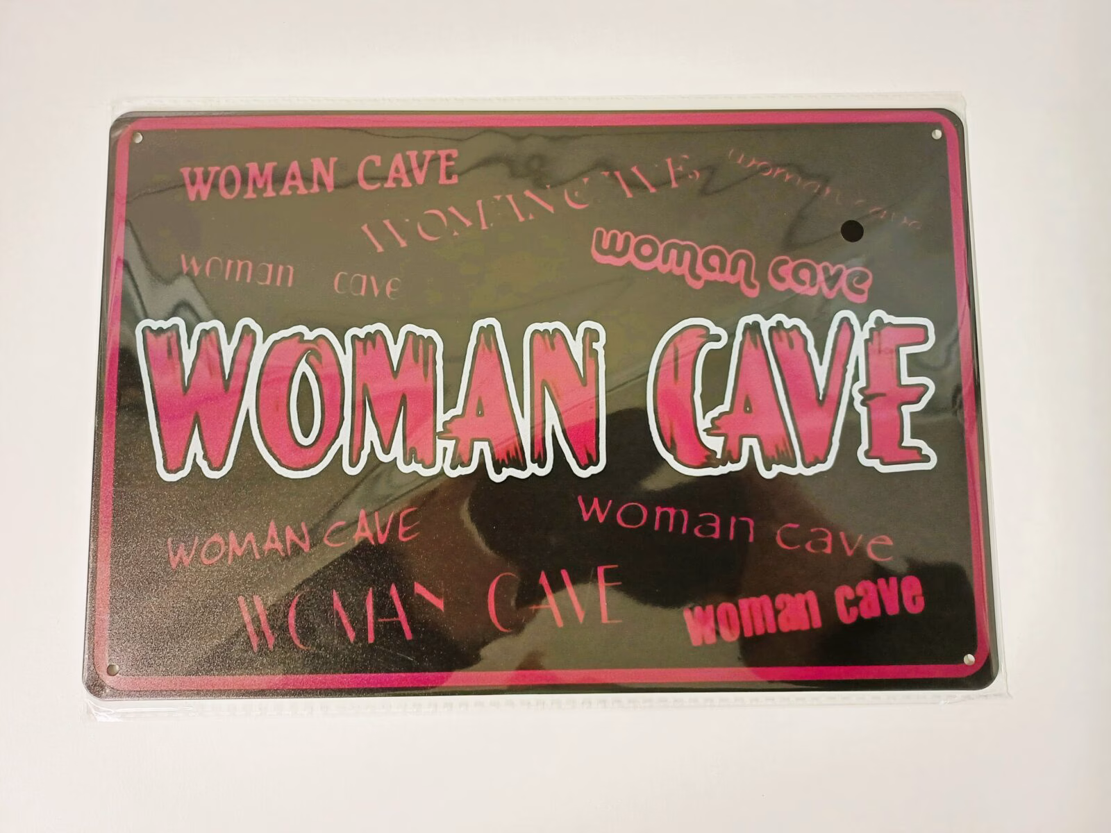 metalen bord woman cave 1 metalen bord woman cave
