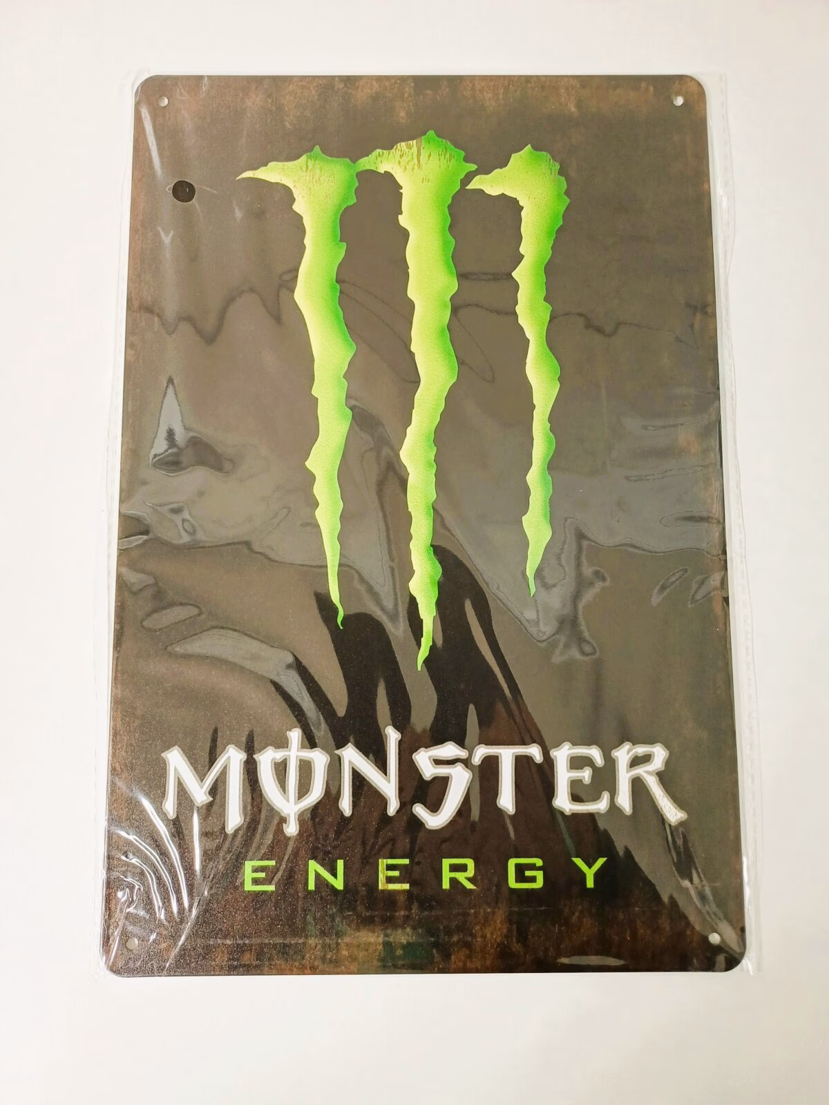 Metalen Bord Monster Energy 30x20 cm 1 Metalen Bord Monster Energy met groen klauwlogo op zwarte achtergrond 30x20 cm