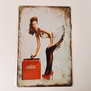 Metalen Bord Coca-Cola Pin-Up met vintage dame en retro Coca-Cola koeltas