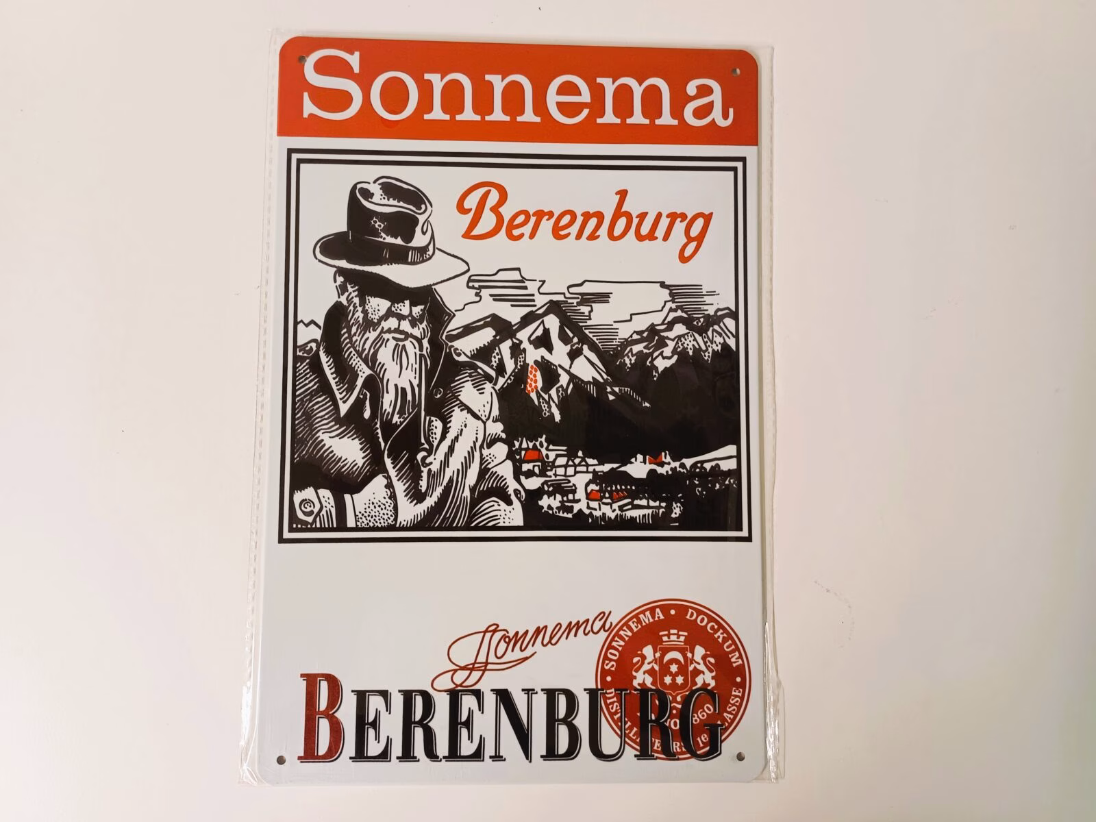 Metalen Bord Sonnema Berenburg 30x20 cm 1 Metalen Bord Sonnema Berenburg met klassiek logo en nostalgische illustratie