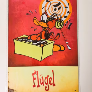 Metalen Bord Flügel DJ met vrolijke DJ-afbeelding en feestelijke uitstraling