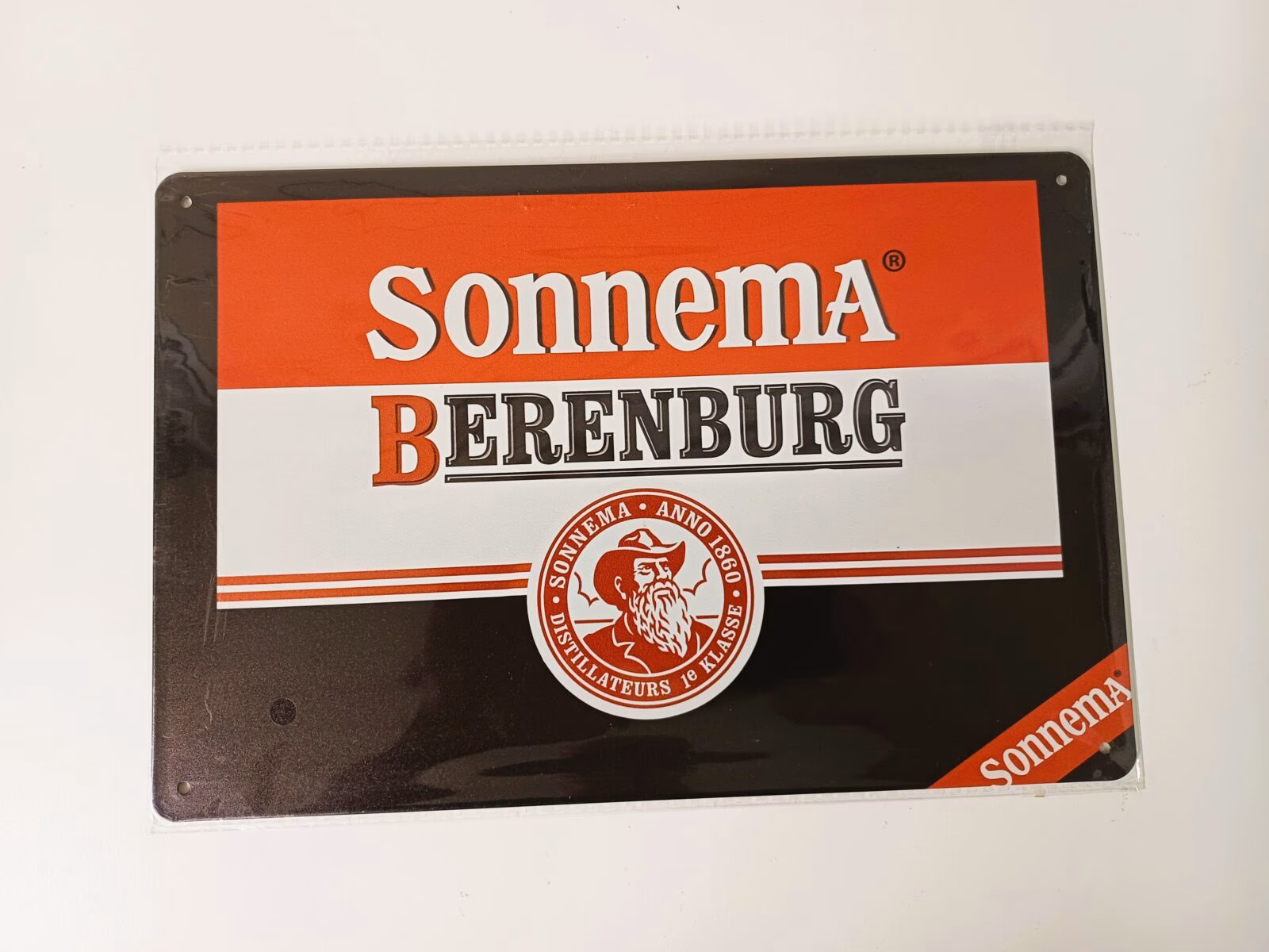 Metalen Bord Sonnema Berenburg Logo 30x20 cm 1 Metalen Bord Sonnema Berenburg logo in rood wit zwart design 30x20 cm