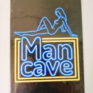 metalen bord mancave