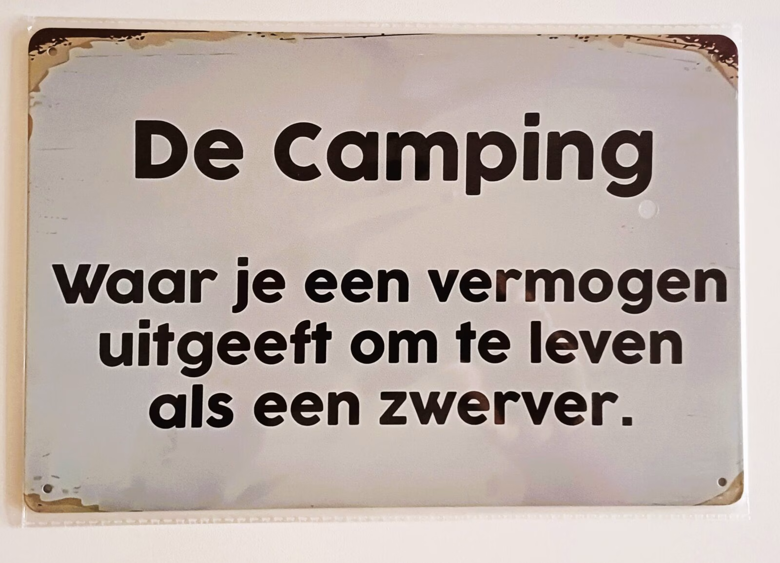 Metalen Bord De Camping Waar Je Een Vermogen Uitgeeft 30x20 cm 1 Metalen bord camping waar je een vermogen uitgeeft 30x20 cm
