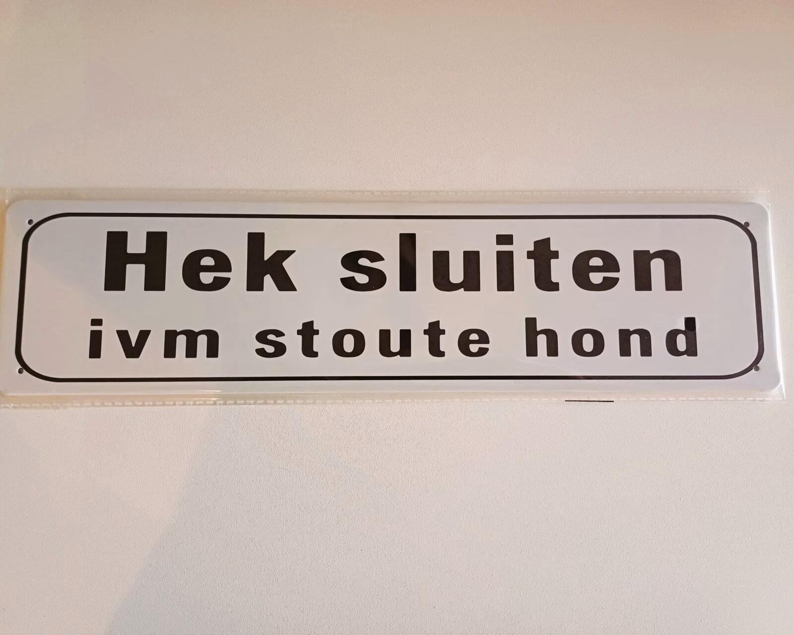 Hek sluiten ivm stoute hond 1 Hek sluiten ivm stoute hond