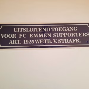 Metalen bord 10 x 40 uitsluitend toegang voor fc emmen supporters