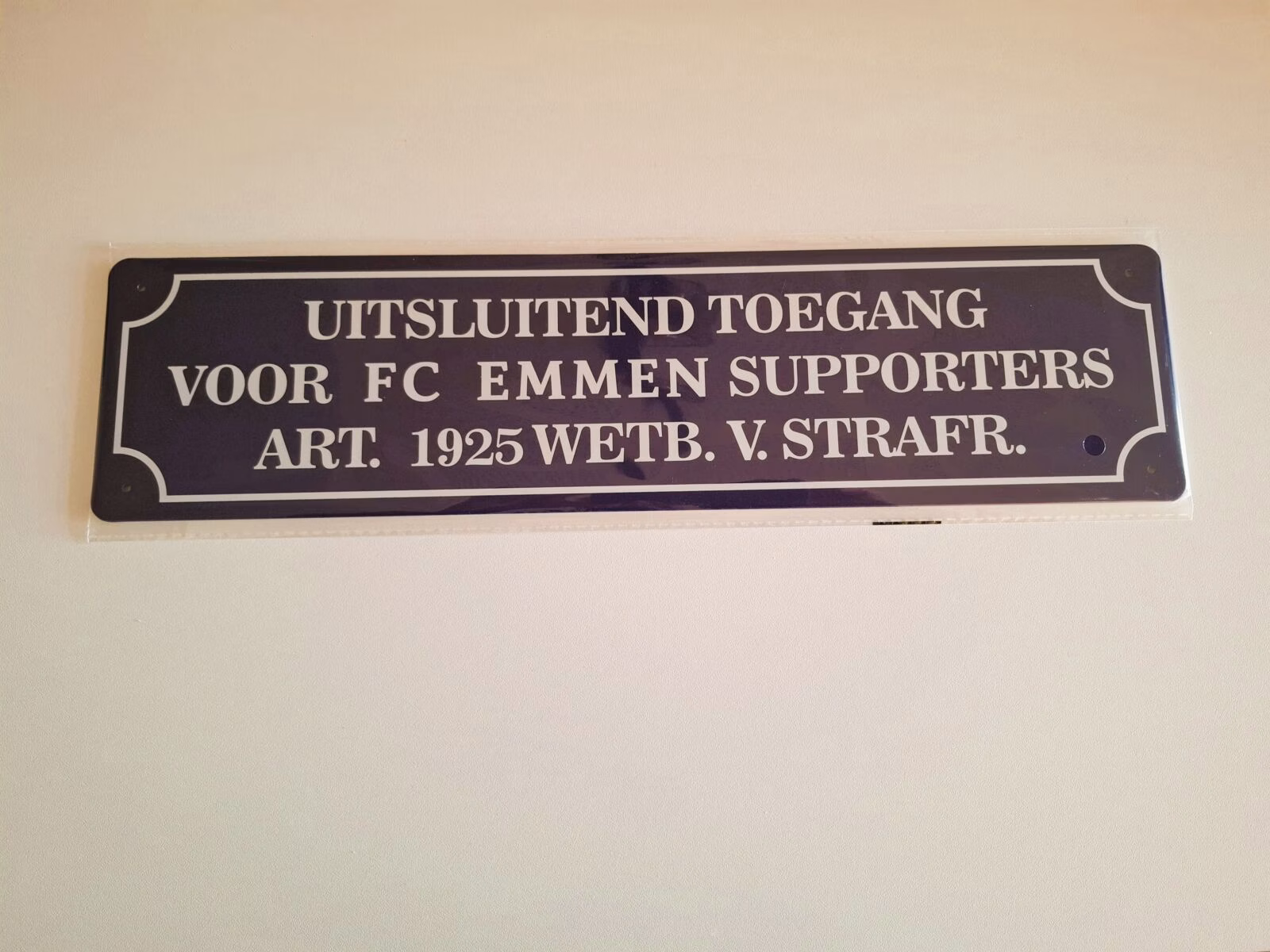 Metalen bord 10 x 40 uitsluitend toegang voor fc emmen supporters 1 Metalen bord 10 x 40 uitsluitend toegang voor fc emmen supporters