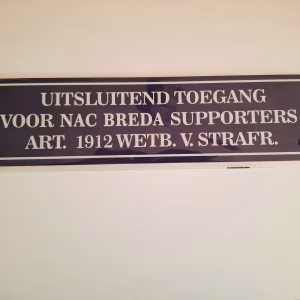 metalen bord 10 x 40 uitsluitend toegang voor nac supporters