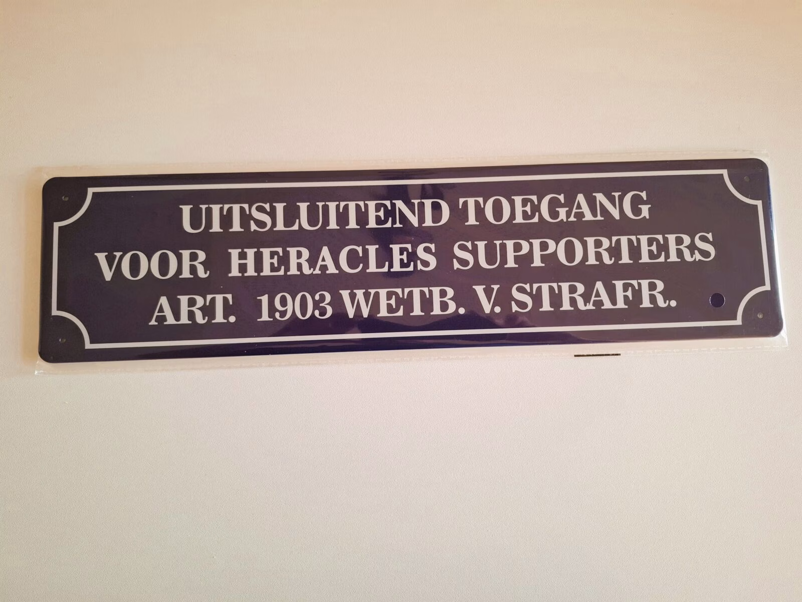 Metalen bord 10 x 440 uitsluitend toegang voor heracles supporters 1 Metalen bord 10 x 440 uitsluitend toegang voor heracles supporters