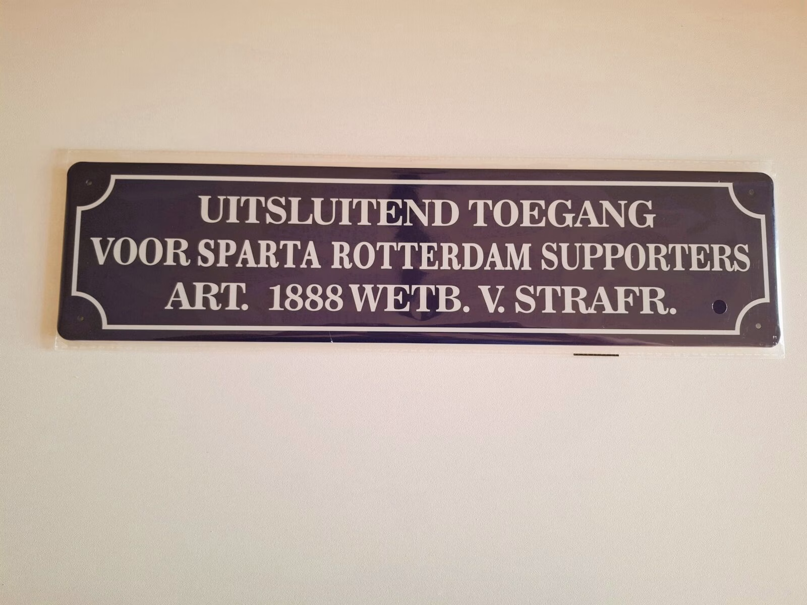 Metalen bord 10 x 40 uitsluitend toegang voor sparta rotterdam supporters 1 Metalen bord 10 x 40 uitsluitend toegang voor sparta rotterdam supporters