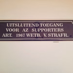 Metalen bord 10 x 40 uitsluitend toegang voor az supporters