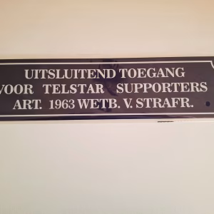 Metalen bord 10 x 40 uitsluitend toegang voor telstar supporters