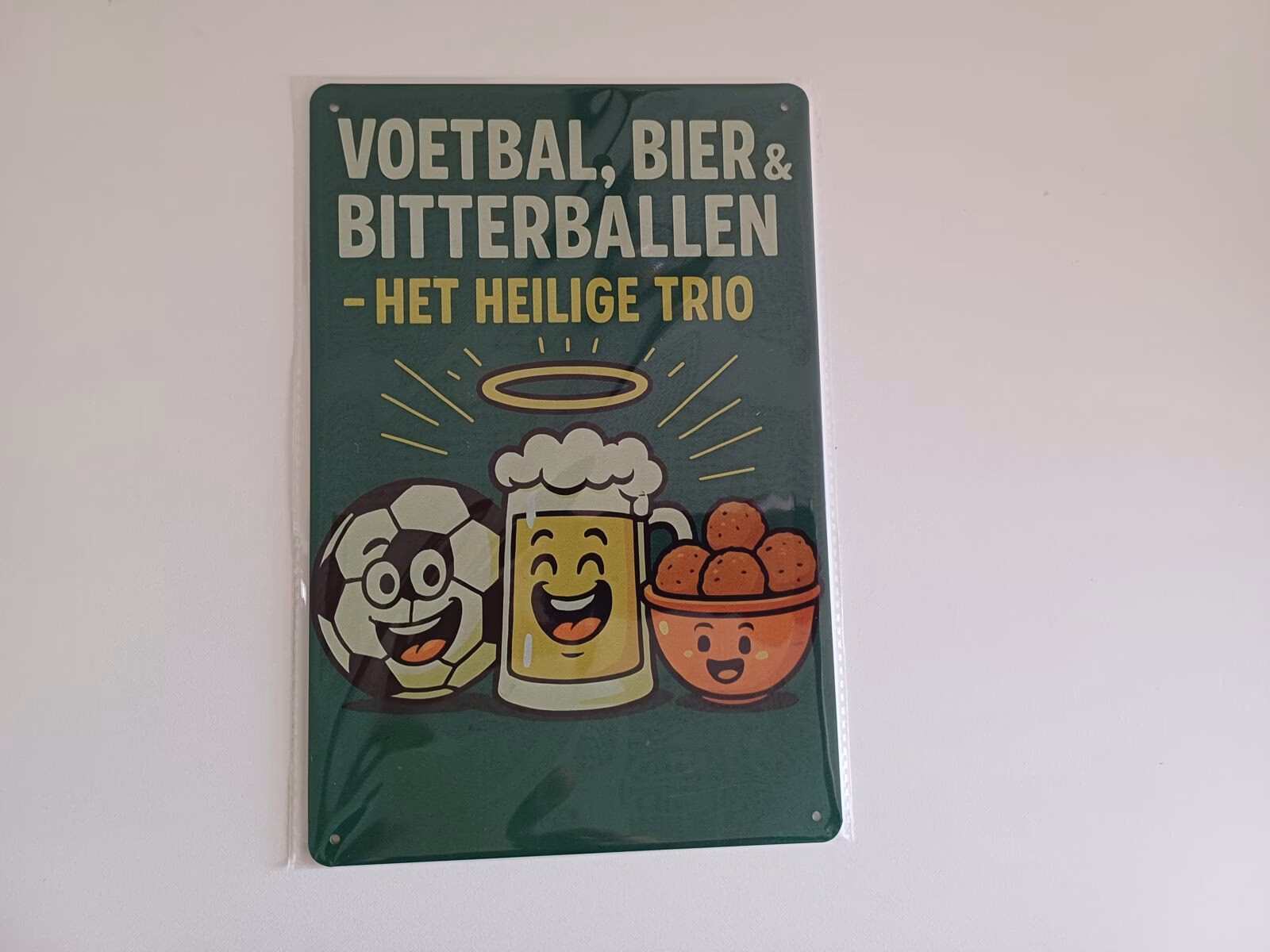 Metalen Bord Voetbal, Bier & Bitterballen – Mancave Decoratie 30x20 cm 1 Metalen bord Voetbal Bier en Bitterballen mancave decoratie 30x20 cm