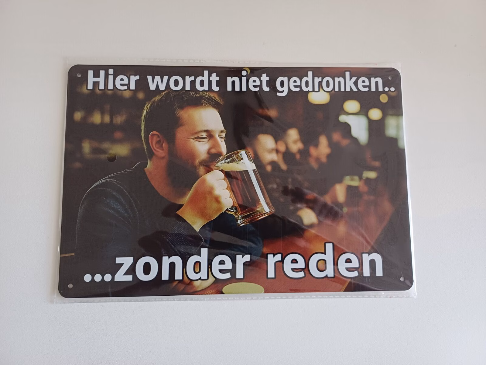 Metalen Bord Hier Wordt Niet Gedronken Zonder Reden – Bier Decoratie 30x20 cm 1 Metalen bord Hier Wordt Niet Gedronken Zonder Reden bier decoratie 30x20 cm