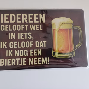 Metalen bord Iedereen gelooft wel in iets ik geloof dat ik nog een biertje neem bier decoratie 30x20 cm
