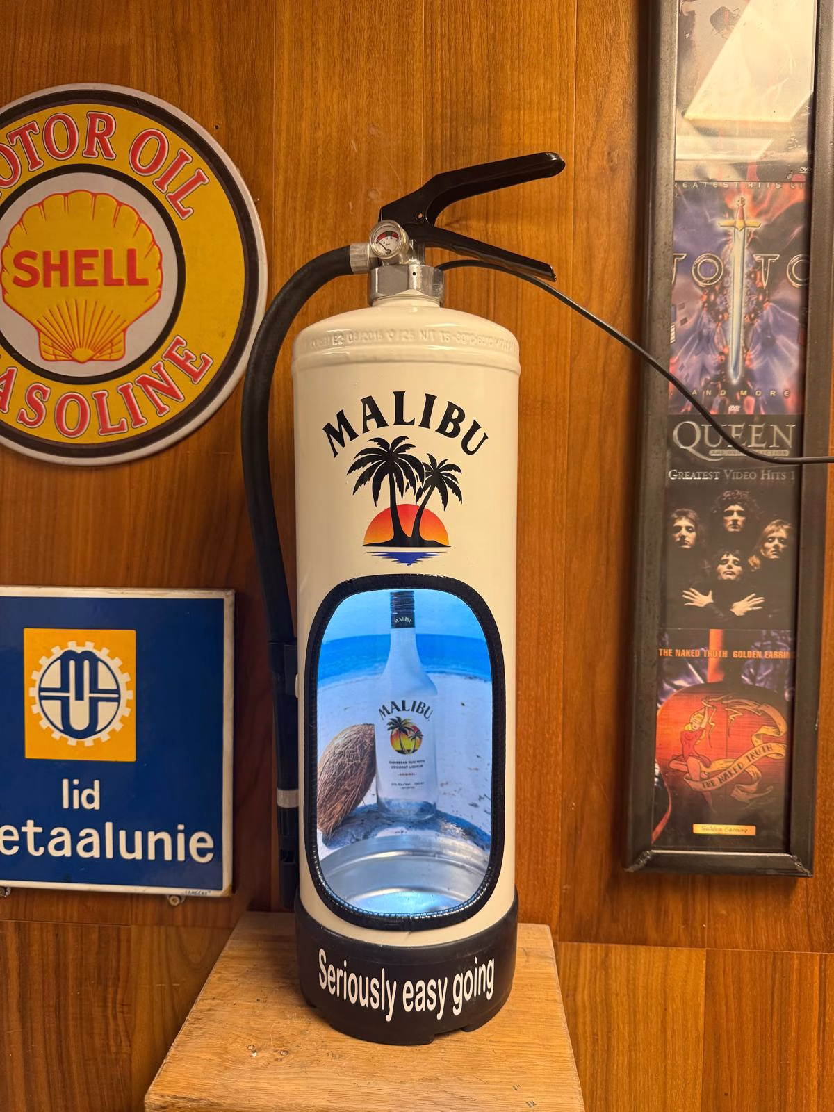 Stoere Brandblusser Lamp Malibu Coconut Rum | Mancave Lamp 1 Brandblusser Lamp Malibu Coconut Rum