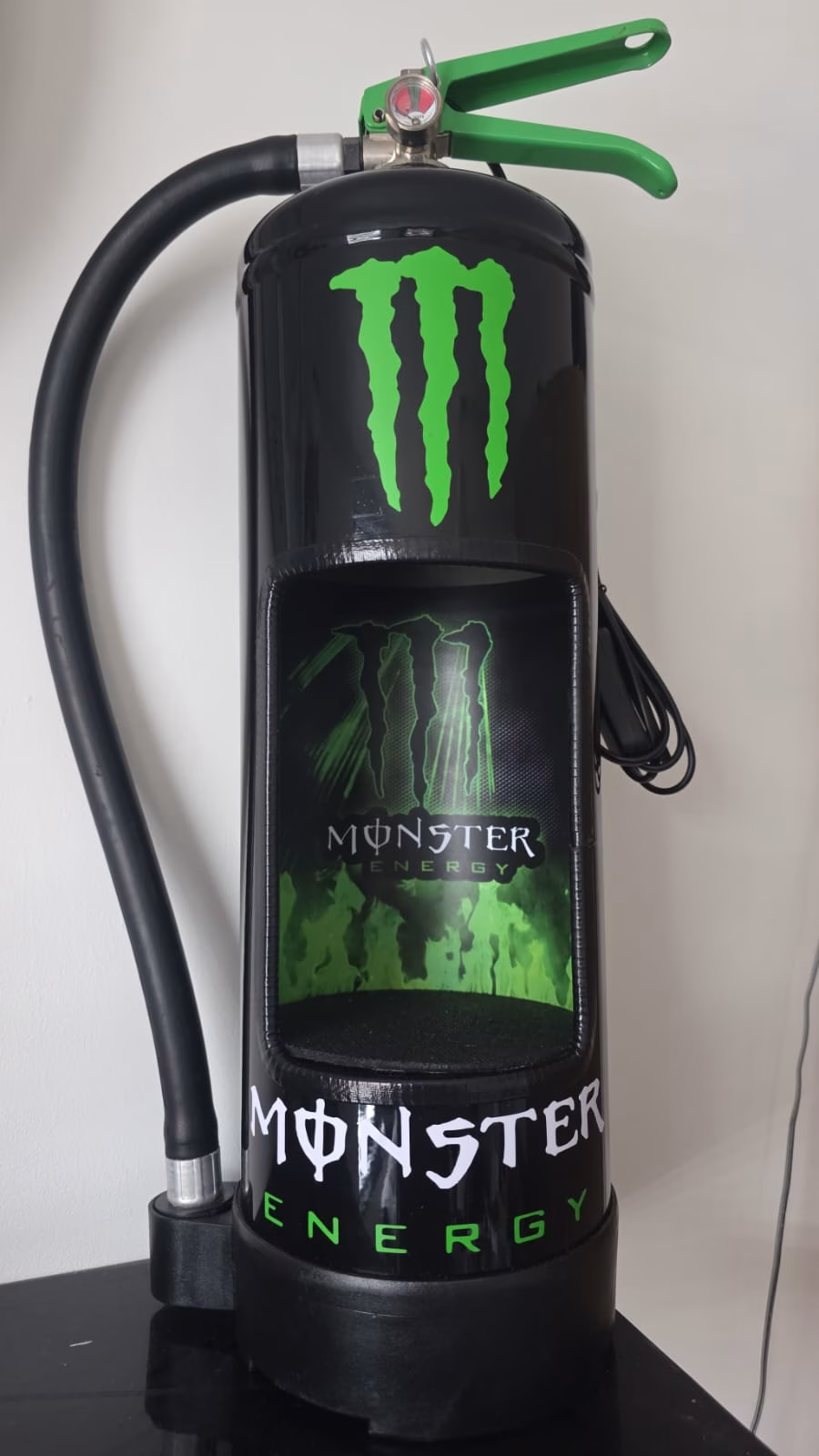 Monster Energy Brandblusser Lamp – Handgemaakt van Echte Brandblusser 1 Monster Energy Brandblusser Lamp
